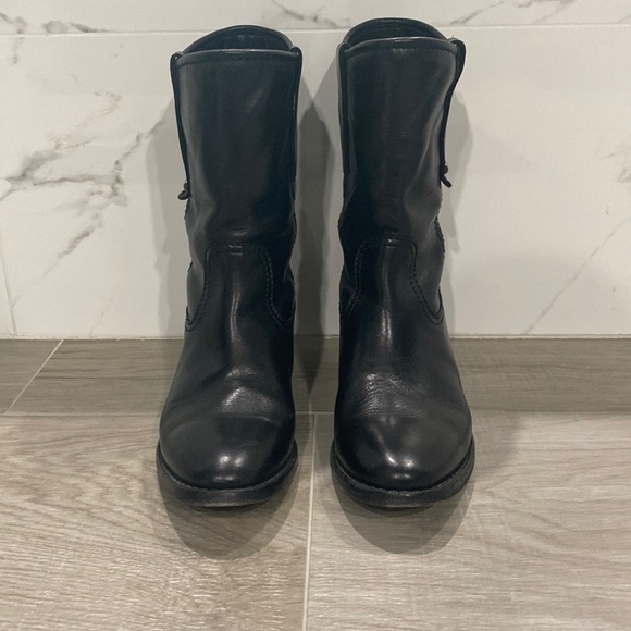 Burberry leather boots - Picture 1 of 3